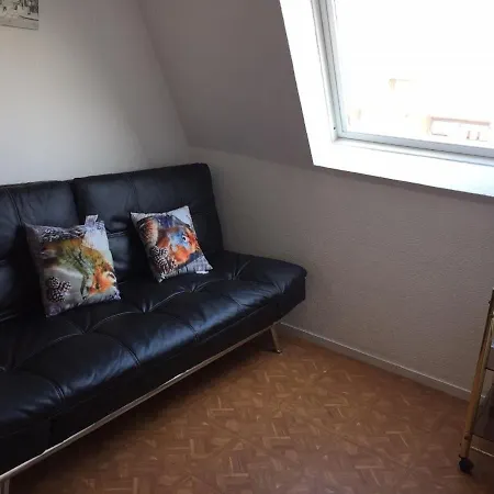 3 Pieces Avec Mezzanine Pres De La Plage, Parking Compris - Fr-1-712-19