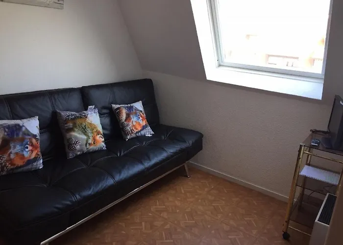 3 Pieces Avec Mezzanine Pres De La Plage, Parking Compris - Fr-1-712-19